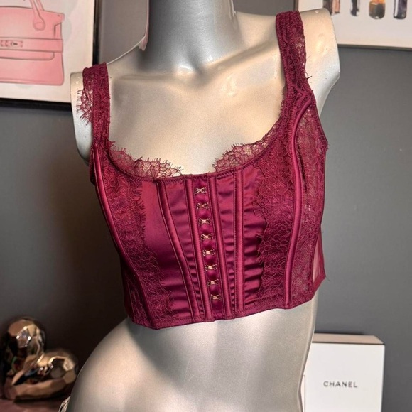 Victoria’s Secret Cropped Bustier Lace Corset Top - Picture 4 of 5